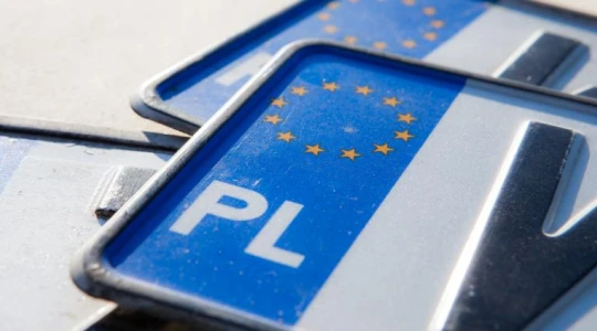 Koniec biurokracji i kolejek. Nowa ustawa rewolucjonizuje rejestrację pojazdów w Polsce