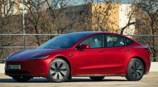 Elektrycznie wysuwane klamki będą zakazane w UE? Trwa czarna seria producentów